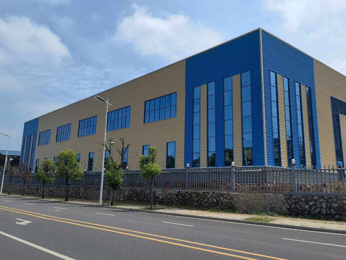 永州市三利報(bào)廢汽車(chē)回收拆解有限公司廠房