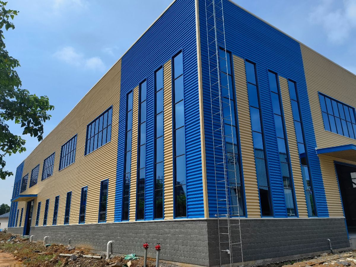 永州市三利報(bào)廢汽車(chē)回收拆解有限公司廠房